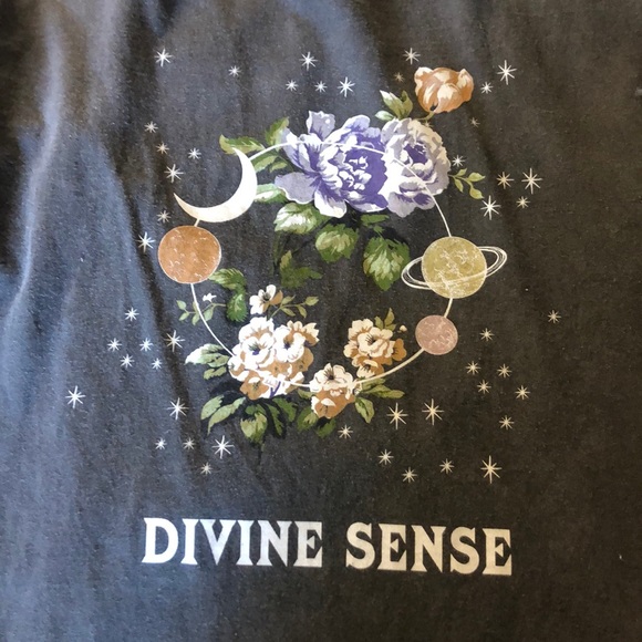 UO Oversized Distressed t-shirt - Picture 4 of 4